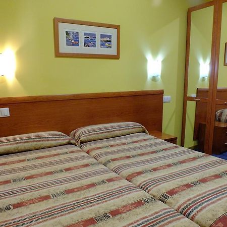 Hostal Los Claveles Torrejón de Ardoz Eksteriør billede
