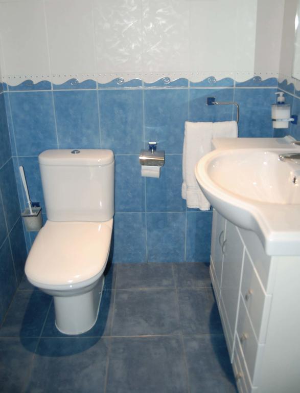 Hostal Los Claveles Torrejón de Ardoz Eksteriør billede