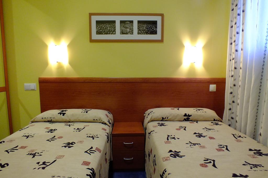 Hostal Los Claveles Torrejón de Ardoz Eksteriør billede